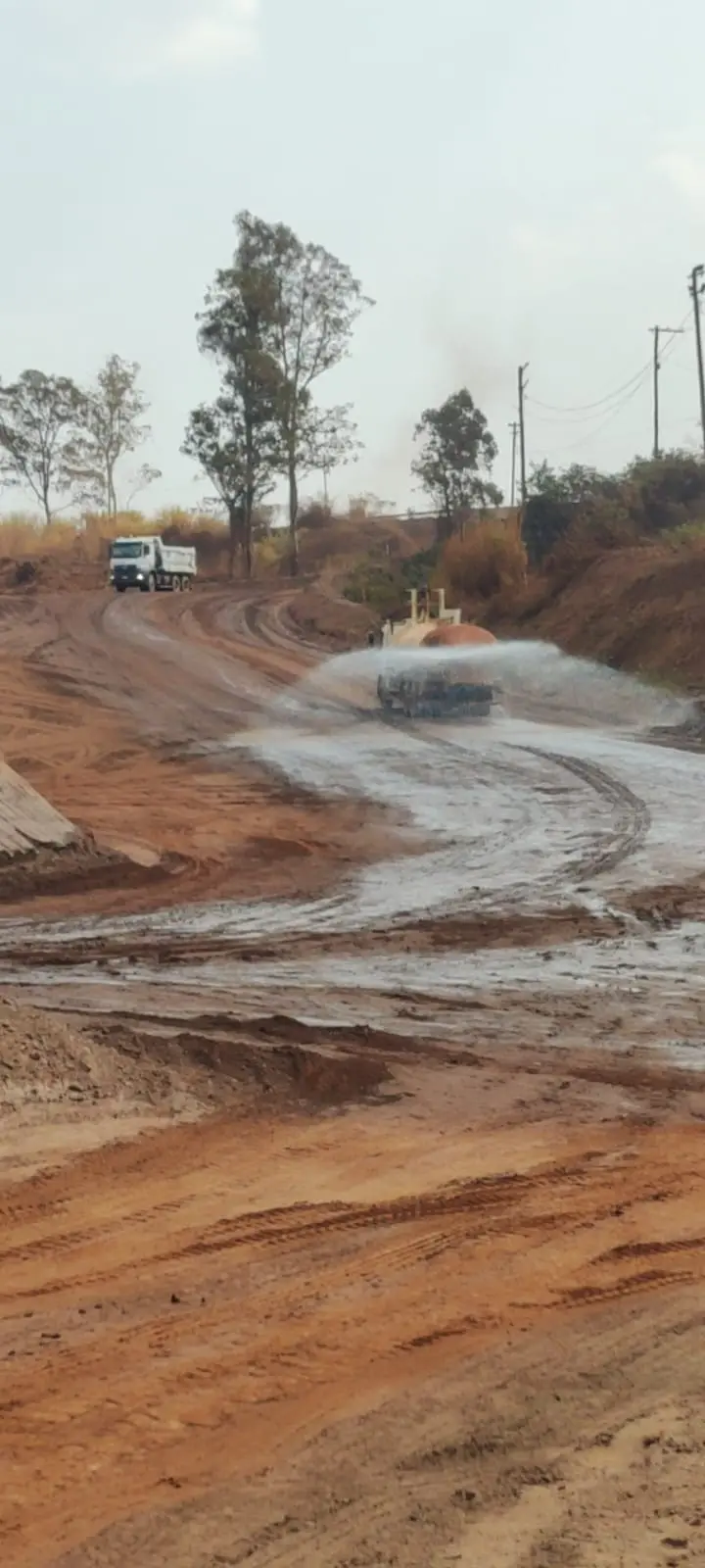 Molhando caminho de serviço