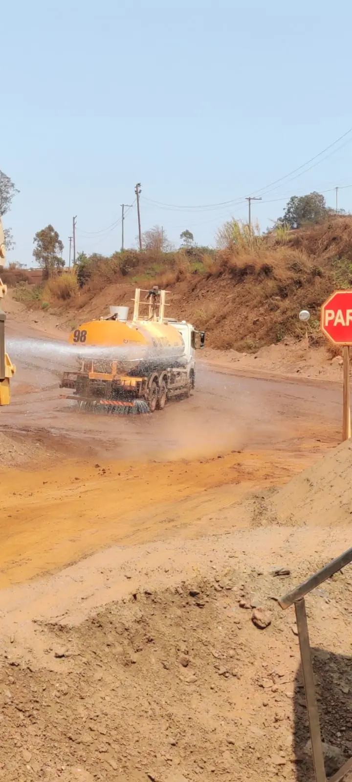 Molhando caminho de serviço